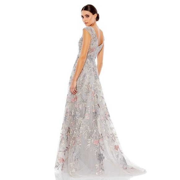 Mac Duggal Silver Gray Embroidered V-Neck A-Line Formal Gown Size 16 NWT Prom - Picture 3 of 4
